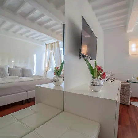 Dimora Di Arnolfo Hotel *